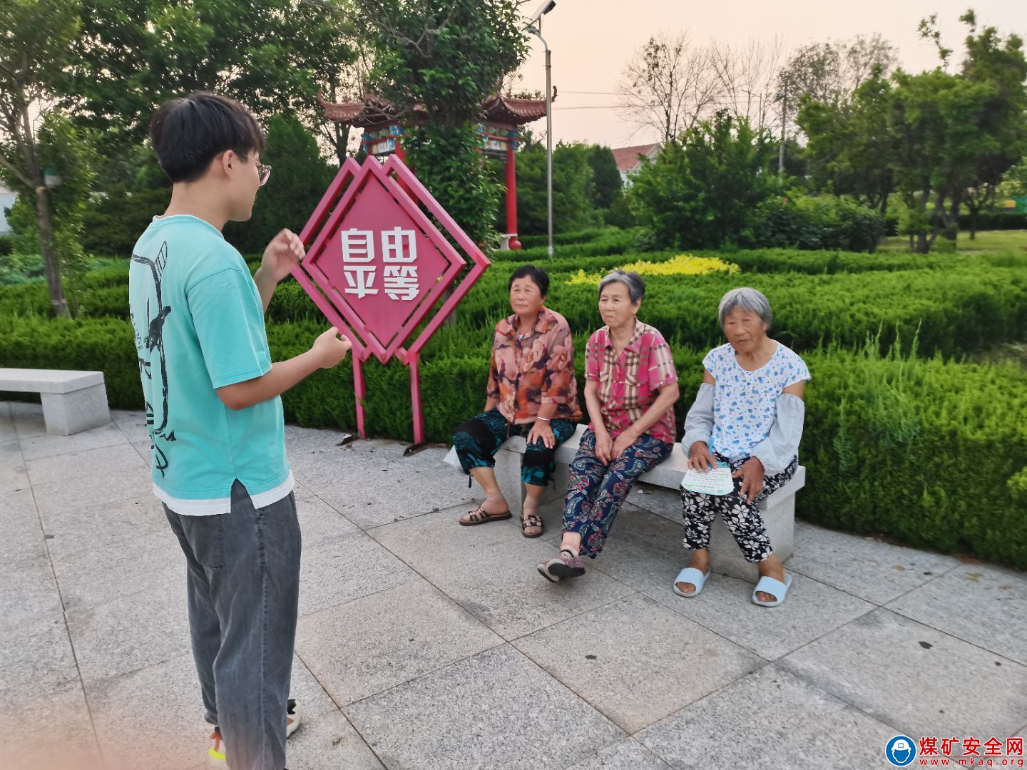 “凝聚青年智慧，發揮青年力量”——中國礦業大學同路人巡講團前往萊州市倉西社區文化廣場展開宣講