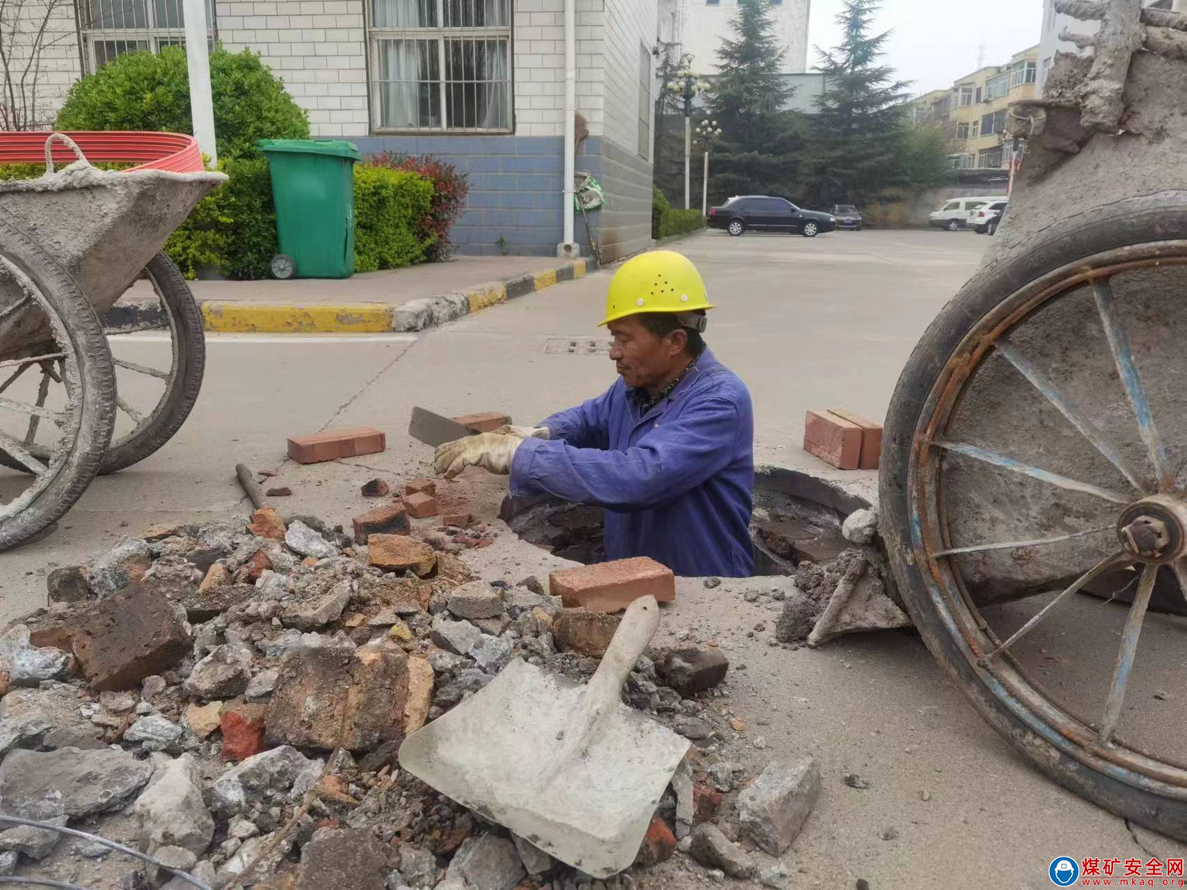 河南能源義煤集團石壕煤礦：整水溝 保暢通