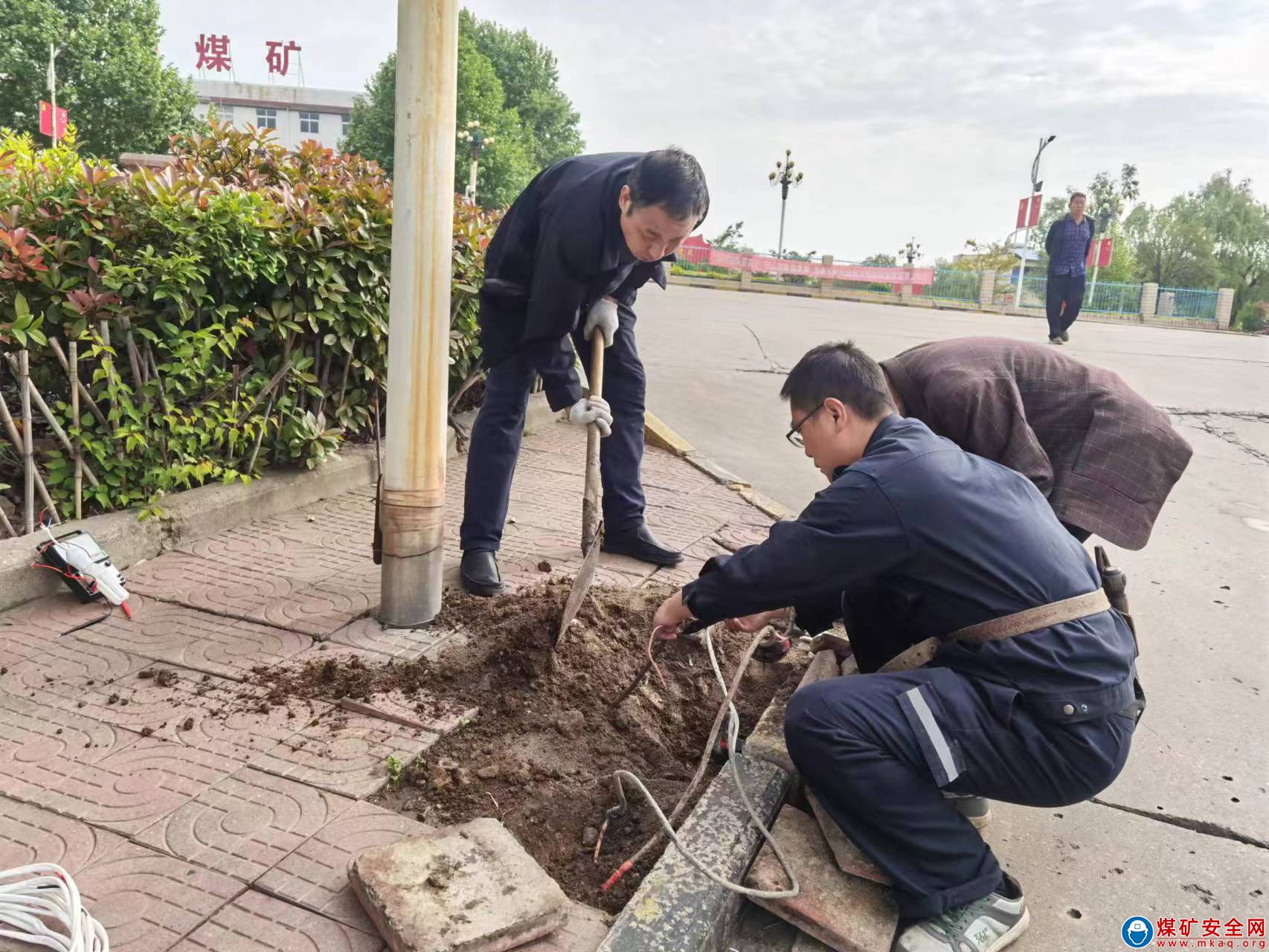 河南能源義煤集團石壕煤礦：燈光守護“安全路”