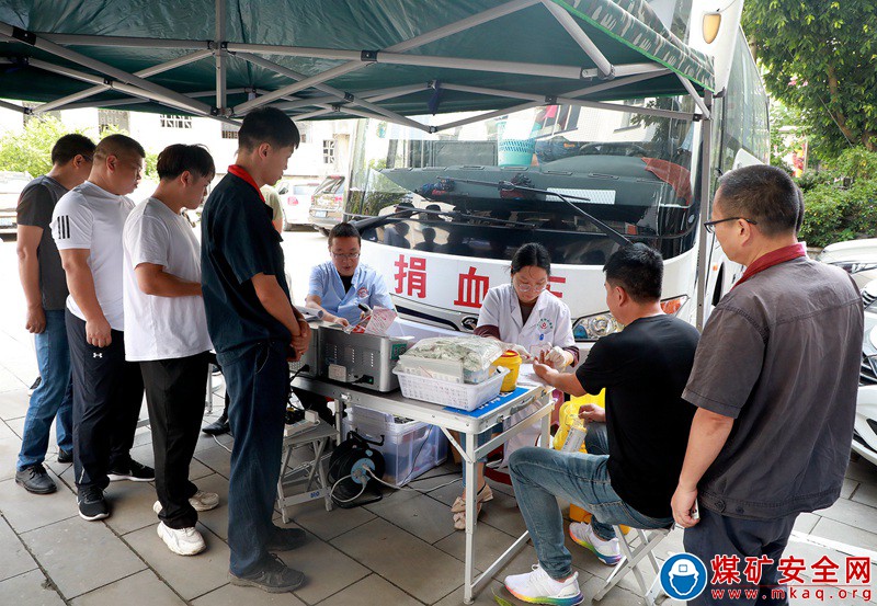 川煤華榮能源渡市選煤發電廠：傳承雷鋒精神 主動義務獻血